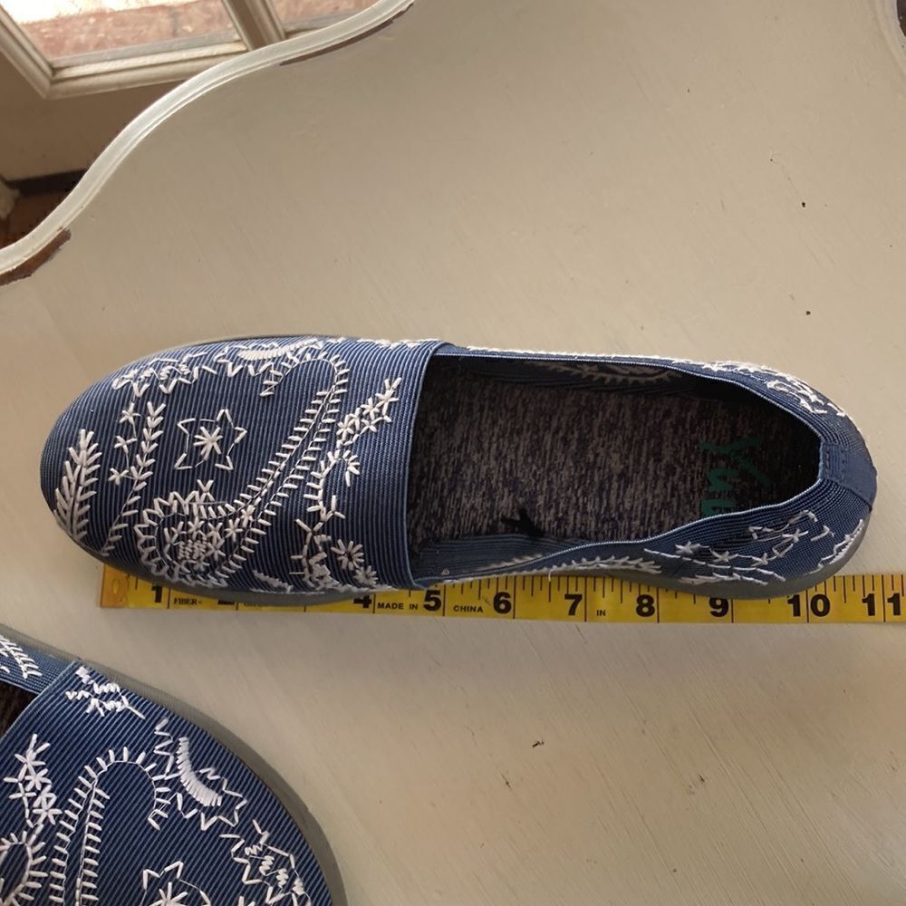 New Yuyu Embroidered Slip-On Elastic Padded Foam Footbed Flats Women’s 10 - Picture 11 of 15